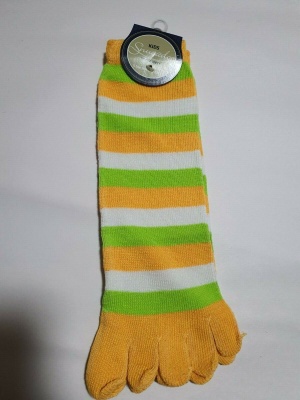 Kids Snugaloo Super Soft 5 Toe Orange White & Green Novelty Socks RRP 2.99 CLEARANCE XL 1